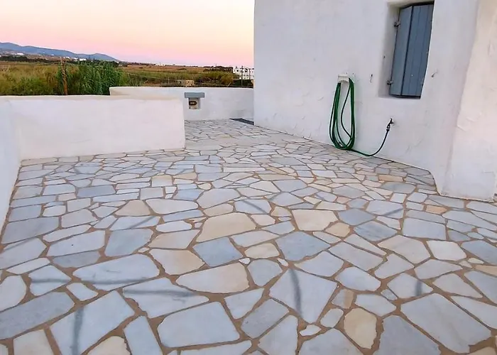 Rosanna Kite By The Sea & Pool With Sunset