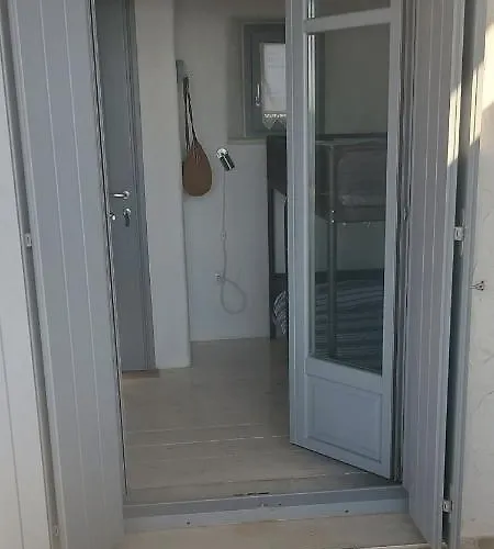 Rosanna Kite By The Sea & Pool With Sunset Pounda